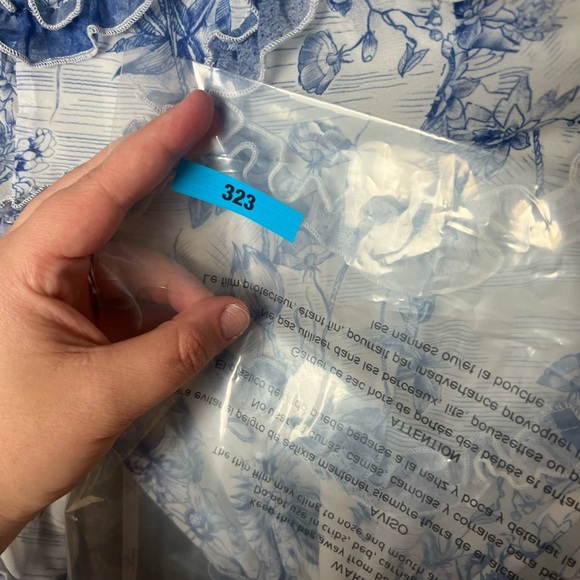 LACE THE LABEL Woman Size XS Blue Floral Ruffled Open Back Dress - Picture 3 of 8